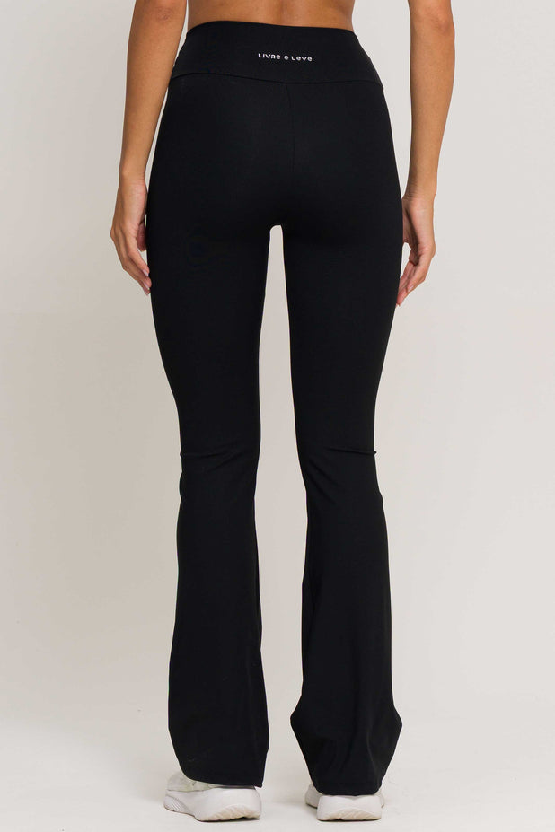 Calça Flare de Poliamida Preta
