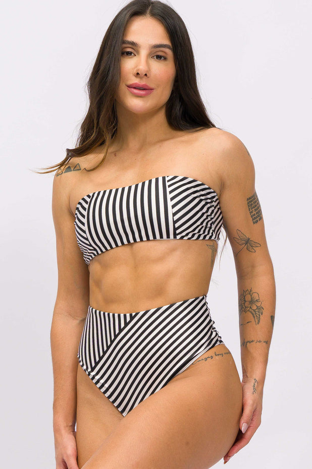 Biquíni Faixa Dupla Face e Calcinha Hot Pants Listrado P&B
