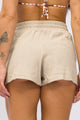 Short Bainha Dobrada Texturizado Bege
