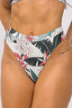 Biquíni Ombro Só e Calcinha Hot Pants Cavada Fluidez