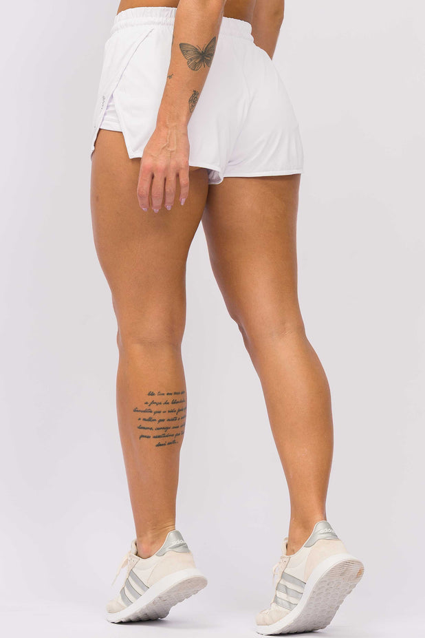 Short com Fenda Branco