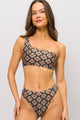 Biquíni Top Ombro Só e Calcinha Hot Pants Cavada Despertar