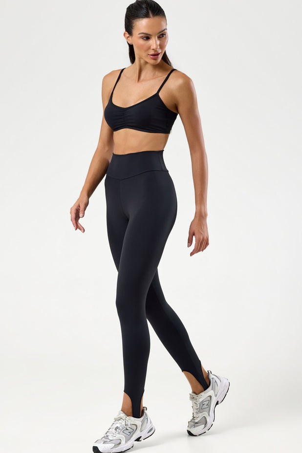 Conjunto Fitness Top Franzido e Calça Pezinho Preto