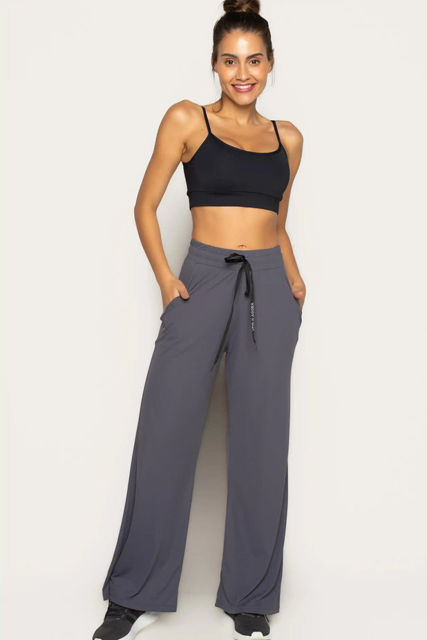 Calça Reta com Bolso Skin Fit Chumbo