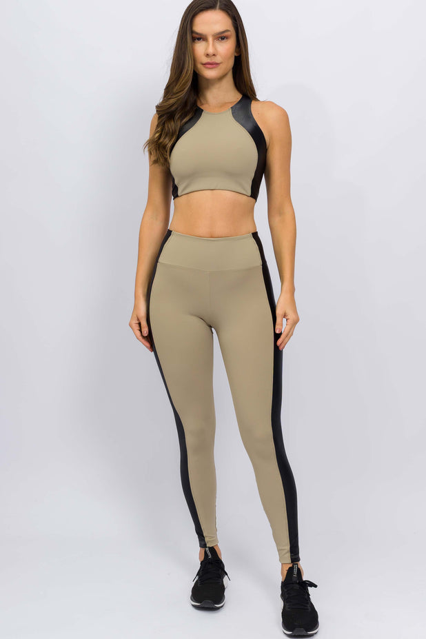 Conjunto Cropped e Legging com Recorte Preto