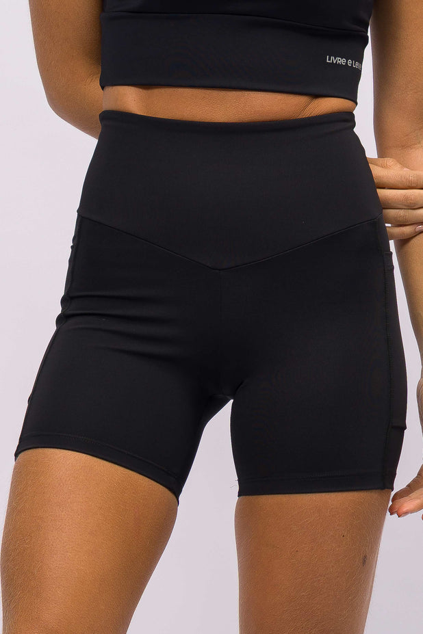 Conjunto Top Regata e Bermuda Modeladora com Bolso Lateral Preta