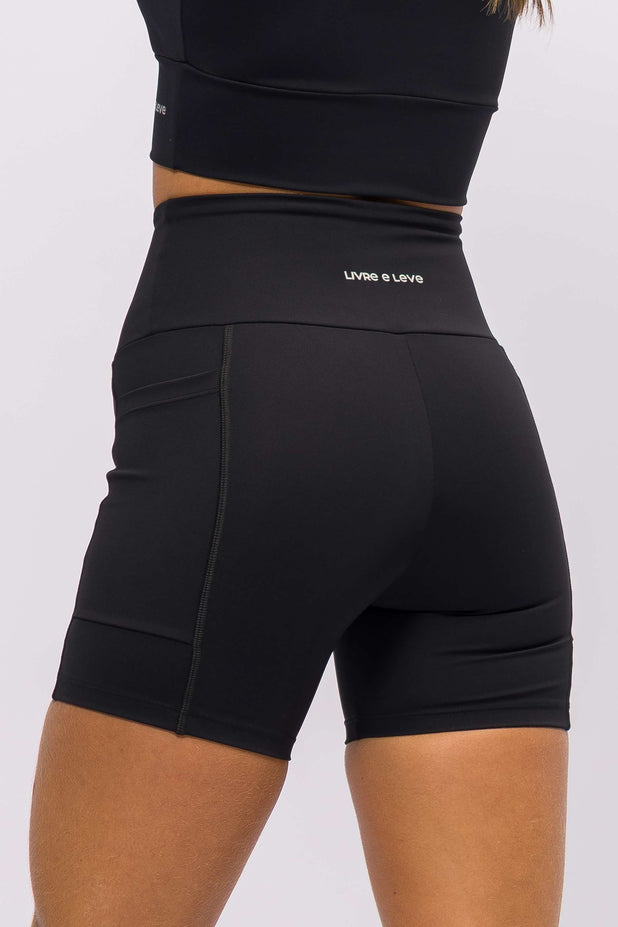 Bermuda Modeladora com Bolso Lateral Preta