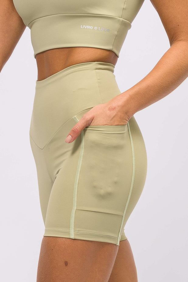 Bermuda Modeladora com Bolso Lateral Verde