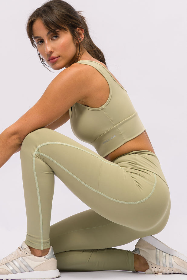 Conjunto Top Regata e Legging com Bolso Verde