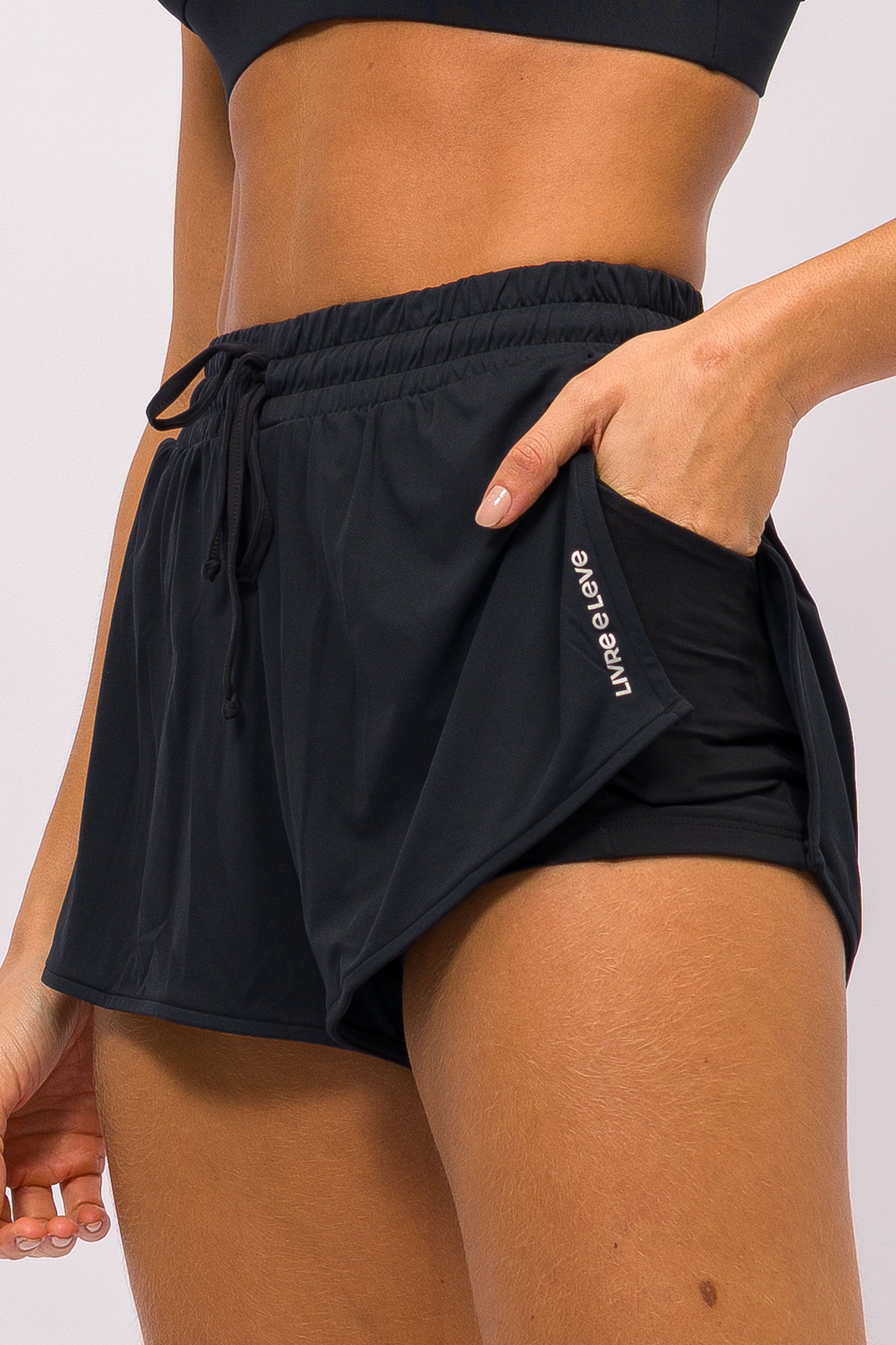 Short com Fenda Preto