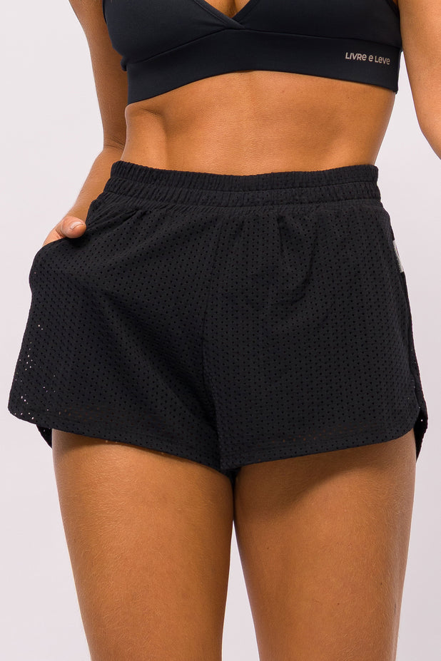Short Furadinho com Bolso Preto