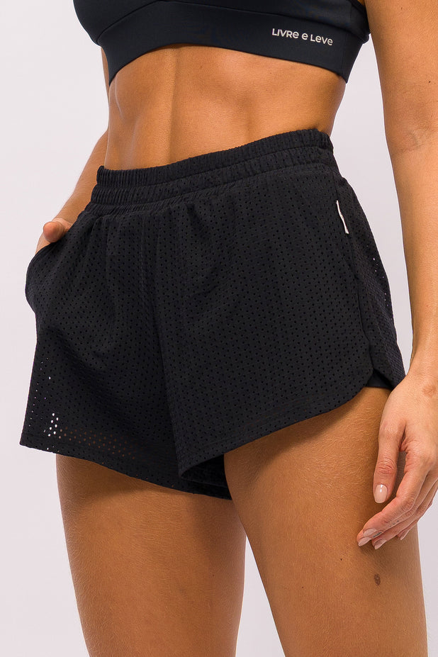 Short Furadinho com Bolso Preto
