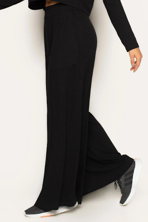 Pantalona Canelada com Bolso Preta